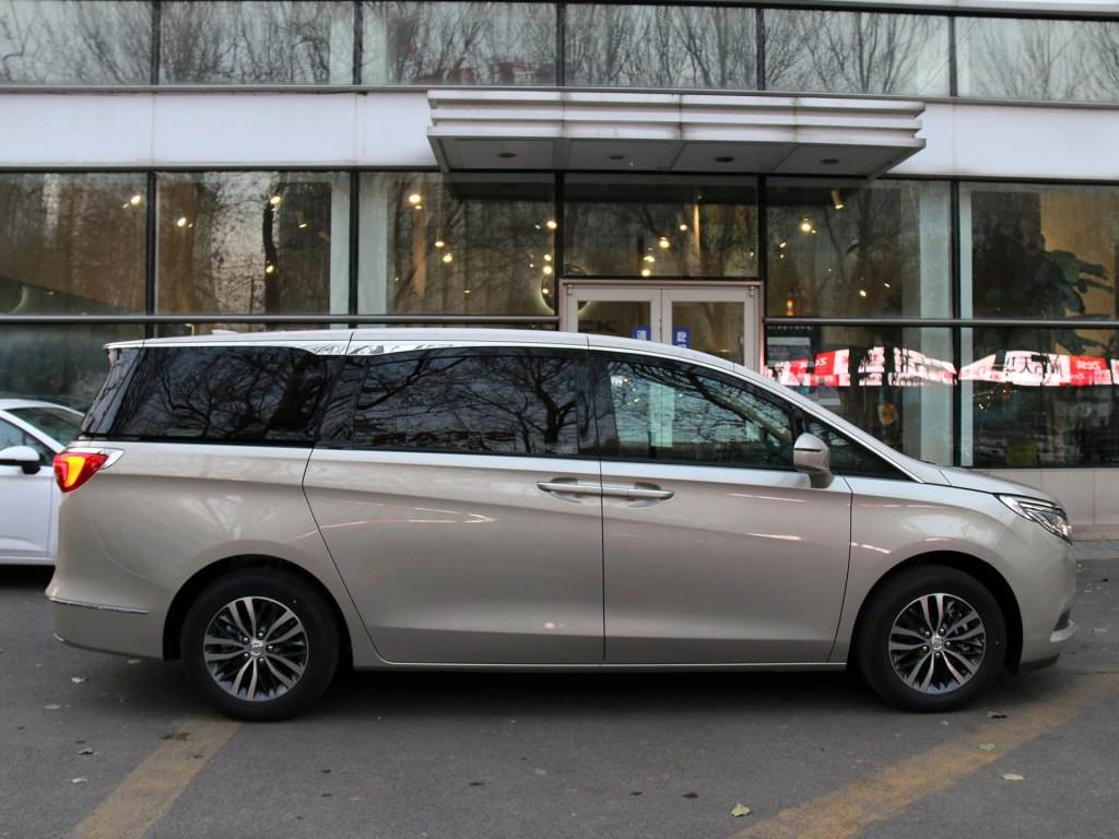 別克商務(6座)詳情參數(shù)_租車價格